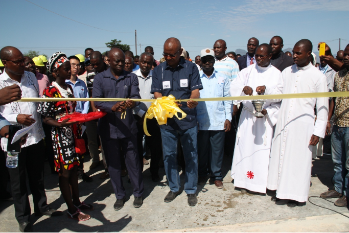 安哥拉松貝市污水系統(tǒng)、污水處理廠(chǎng)及現(xiàn)有供水官網(wǎng)擴(kuò)展施工總承包工程竣工典禮